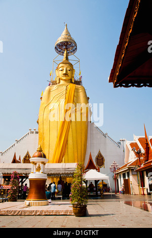 Les 32 mètres de haut statue du Bouddha d'or de Wat Intharawihan, (Temple du Bouddha), Bangkok, Thaïlande, Asie du Sud-Est Banque D'Images