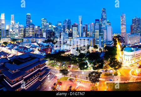 Le Buddha Tooth Relic Temple et Central Business District (CBD), Chinatown, Singapour, Asie du Sud, Asie Banque D'Images