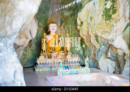 Grand Bouddha à Tham Sang Grottes, Vang Vieng, Laos, Indochine, Asie du Sud-Est, l'Asie Banque D'Images