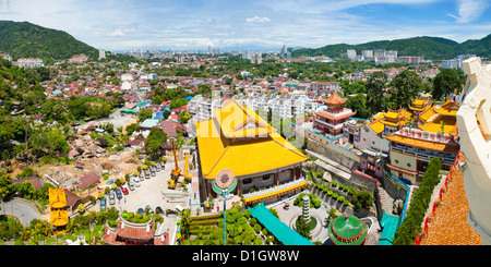 Vue sur George Town de Temple de Kek Lok Si, Penang, Malaisie, Asie du Sud, Asie Banque D'Images