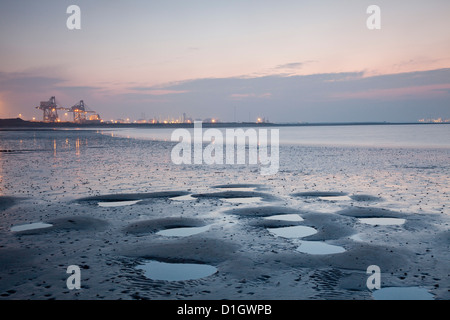 L'industrie lourde Teesside vu de la gare du sud de la Rivière Tees au coucher du soleil. Banque D'Images