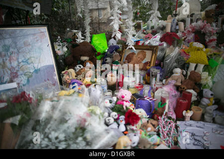 21 décembre 2012 - Newtown, Connecticut, États-Unis - le mémorial pour les personnes tuées dans la fusillade de Sandy Hook à Newtown, CT Le vendredi 21 décembre 2012 une semaine de l'anniversaire de la fusillade. (Crédit Image : © Nicolas Czarnecki/ZUMAPRESS.com) Banque D'Images