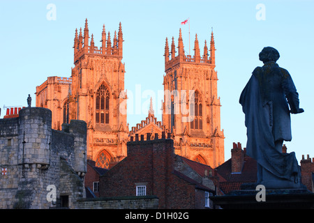 William Etty Statue Bar Bootham York Minster York Yorkshire Angleterre au crépuscule Banque D'Images