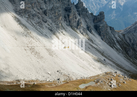 Hélicoptère de sauvetage en montagne, Alpes autrichiennes, Tyrol, Autriche Banque D'Images