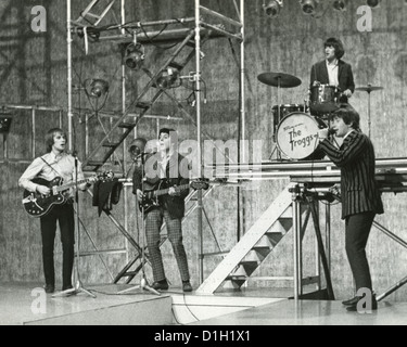 Le groupe de pop britannique The Troggs sur prêt,rendez-vous en 1966. à partir de l : Pete Staples, Chris Britton, Reg Presley, Ronnie Bond. Photo : Tony Gale Banque D'Images