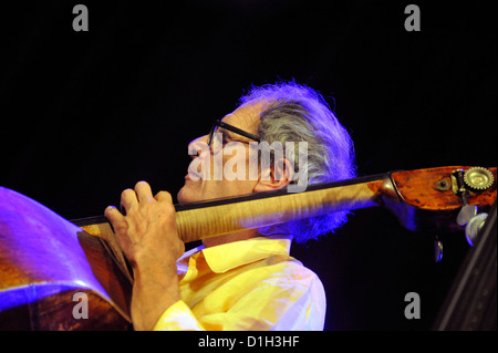 American jazz et world music ensemble à l'Oregon Jamboree Jazz en Pologne. Glen Moore joue la basse. Banque D'Images