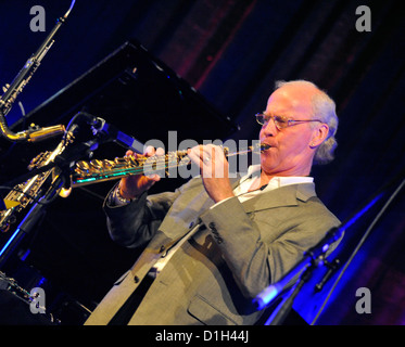 American jazz et world music ensemble à l'Oregon Jamboree Jazz en Pologne. Paul McCandless joue du saxophone. Banque D'Images