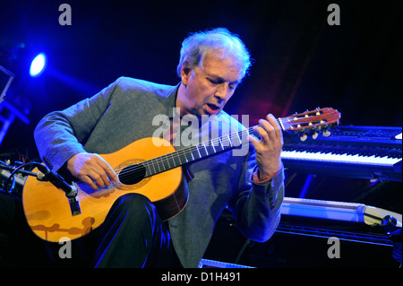 American jazz et world music ensemble à l'Oregon Jamboree Jazz en Pologne. Ralph Towner joue de la guitare. Banque D'Images