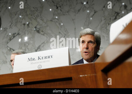 21 décembre 2012 - Washington, District of Columbia, États-Unis - John Kerry, le sénateur du Massachusetts et ancien candidat à la présidence en 2004, a été nommée par le président Obama pour remplacer Hillary Clinton comme secrétaire d'État dans le second mandat d'Obama. La nomination est soumise à ratification par le Sénat. Sur la photo : July 13, 2011 - Washington, D.C., États-Unis - Le sénateur John Kerry du Massachusetts au cours de la réduction du déficit (Comité conjoint considéré comme le "super-comité" par des initiés de Washington). (Crédit Image : © James Berglie/ZUMAPRESS.com) Banque D'Images