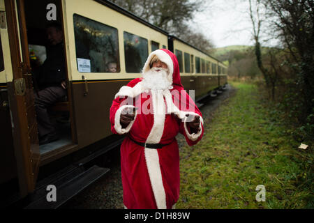 Samedi 22 décembre 2012. Pays de Galles Aberystwyth UK. Après un intervalle de plus de 20 ans la 'Santa' excursion spéciale Noël revient à la vallée de chemin de fer à vapeur à voie étroite de Rheidol. L'exécution de quatre fois par jour sur le week-end avant Noël, les familles ont venu d'aussi loin que Kent (à plus de 200 milles) de voyager dans le train et de rencontrer le Père Noël. photo ©keith morris Banque D'Images