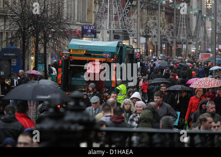 Buchanan Street, Glasgow, Écosse, Royaume-Uni, samedi, 22 décembre 2012. Les gens magasinent à Noël dans un centre-ville très animé Banque D'Images