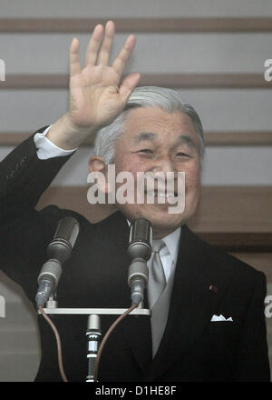 23 décembre 2012 - Tokyo, Japon - L'empereur Akihito du Japon accueille les sympathisants sur son 79e anniversaire au Palais le 23 décembre 2012 à Tokyo, Japon. (Crédit Image : © Junko Kimura/Jana Press/ZUMAPRESS.com) Banque D'Images
