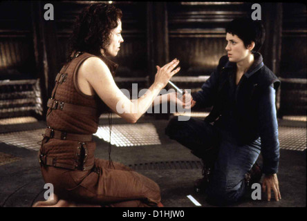 Alien - Alien Résurrection Wiedergeburt Die Ripley (Sigourney Weaver), Appel (Winona Ryder) *** légende locale *** 1997 Banque D'Images