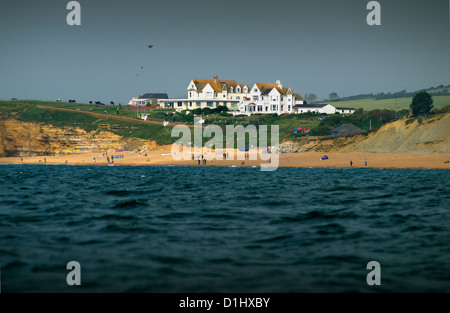 Cliff Burton et de l'hôtel Barton Olivers ruche ci-dessus Plage, Burton Bradstock, sur la côte jurassique, Dorset, de la mer Banque D'Images