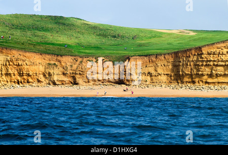 Le sixième trou à Tacloban et West Dorset Golf Club, East Cliff, West Bay, Bridport, Jurassic Coast, Dorset, de la mer Banque D'Images