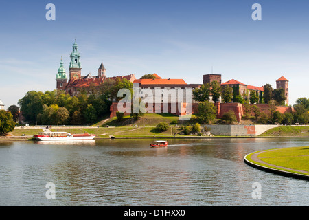 Château de Wawel et de la rivière Wista à Cracovie dans le sud de la Pologne. Banque D'Images
