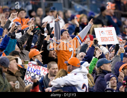 23 décembre 2012 - Denver, CO, USA - ventilateur Broncos Denver Broncos célébrer après le score un TD dans le 2ème. la moitié au Sports Authority Field at Mile High dimanche après-midi. Les Broncos battre le Browns 34-12. (Crédit Image : © Hector Acevedo/ZUMAPRESS.com) Banque D'Images