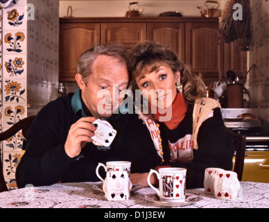 Magicien Paul Daniels et Debbie Magee à leur domicile de Buckinghamshire 1989 Banque D'Images