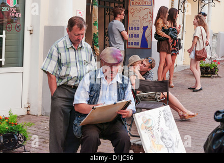 Les artistes parlent d'une photo. Les acteurs derrière - real life sur la rue. Banque D'Images