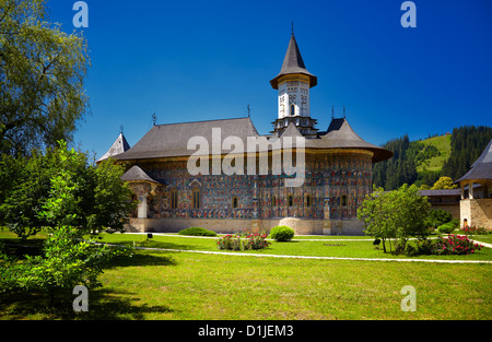 Le monastère de Sucevita peint en Roumanie. C'est un site du patrimoine mondial de l'UNESCO. Banque D'Images