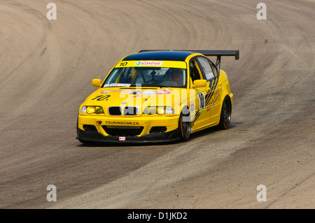 Une BMW 325 est en concurrence à la CTCC Canadian Touring Car Championship au 2011 Mobile-1 Grand Prix Mosport Banque D'Images