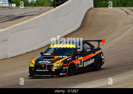 Une Subaru STi fait concurrence à la CTCC Canadian Touring Car Championship au 2011 Mobile-1 Grand Prix Mosport Banque D'Images