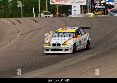 Une BMW 325 est en concurrence à la CTCC Canadian Touring Car Championship au 2011 Mobile-1 Grand Prix Mosport Banque D'Images