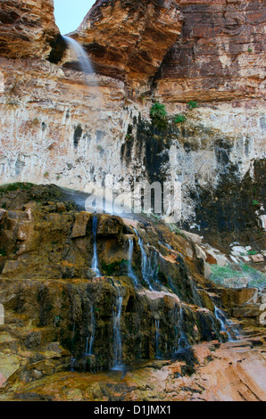 Chutes de noix verser d'un côté le long du canyon Arizona Salt River. Banque D'Images