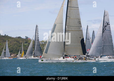 Sydney, Australie. 26 décembre 2012. rolex Sydney to Hobart yacht race 2012, yachts dans le port de Sydney pour le départ de la course. Banque D'Images