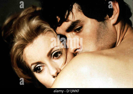 Belle De Jour - Schöne Des Tages Belle de jour, Catherine Deneuve Pierre Clementi auch der Gangster Marcel (Pierre Clementi) Banque D'Images