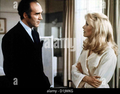 Belle De Jour - Schöne Des Tages Belle de jour, Catherine DENEUVE, Michel Piccoli Doch dann kommt Husson (Michel Piccoli), ein Banque D'Images