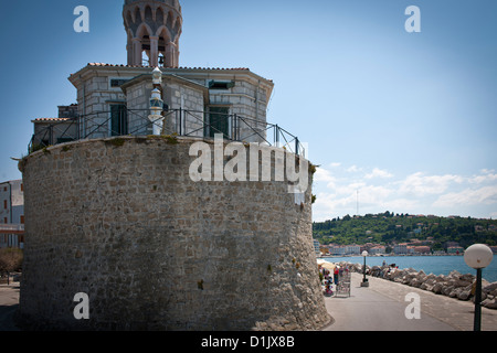 La tour de guet à la fin de la péninsule à Piran Banque D'Images