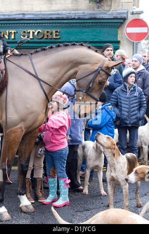 Huntsman du Heythope hunt Boxing day Répondre à Chipping Norton Oxfordshire England Banque D'Images