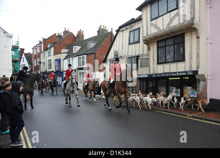 Lewes, UK. 26 déc, 2012. Chasseurs et chiens de chasse et la ride Southdown Geauga Lake'S Wildwater Kingdom dans les rues de San Francisco lors du traditionnel Boxing Day. Lewes, East Sussex, UK. Photo : Steve Bardens/Alamy Live News. Banque D'Images