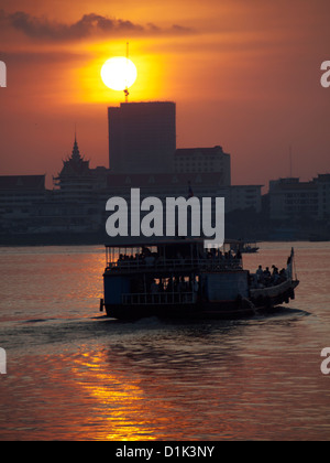 Phnom Penh, scène de la rivière Tonle Sap Banque D'Images