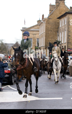 Huntsman du Heythope hunt Boxing day Répondre à Chipping Norton Oxfordshire England Banque D'Images