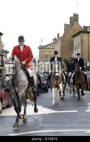 Huntsman du Heythope hunt Boxing day Répondre à Chipping Norton Oxfordshire England Banque D'Images