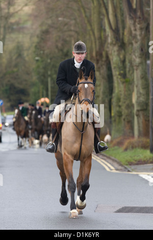 Huntsman du Heythope hunt Boxing day Répondre à Chipping Norton Oxfordshire England Banque D'Images