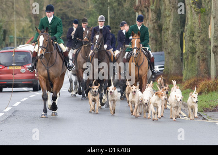 Huntsman du Heythope hunt Boxing day Répondre à Chipping Norton Oxfordshire England Banque D'Images