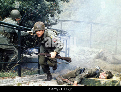 Die Bruecke Von Arnheim pont trop loin, Robert Redford en Rheinbruecken Alliierte Fallschirmspringer sechs erobern. Le Major Banque D'Images