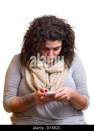 Woman texting on iPhone blanc Banque D'Images