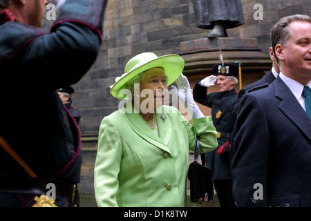 La reine assiste à l'Assemblée générale de l'Église d'Écosse en 2002 Banque D'Images