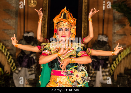 La danse traditionnelle balinaise au Palais d'Ubud, Ubud, Bali, Indonésie Banque D'Images