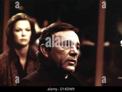 Der Exorzist ii - der Ketzer Exorcist Ii : hérétique Louise Fletcher, Richard Burton Die Psychologin le Dr Gene Tuskin (Louise Banque D'Images