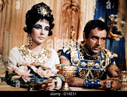 Cléopâtre Cléopâtre, Elizabeth Taylor, Richard Burton Mark Antonius (Richard Burton) verliebt sich in Cleopatra (Elizabeth Banque D'Images