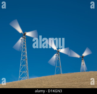 Les moulins à vent dans le Nord de la Californie, Altamont Pass. Banque D'Images