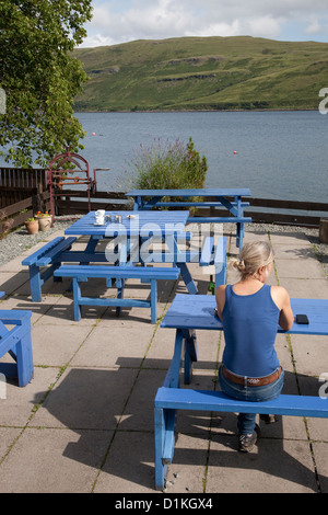 Old Inn Beer Garden, Carbost, Isle of Skye, Scotland Banque D'Images