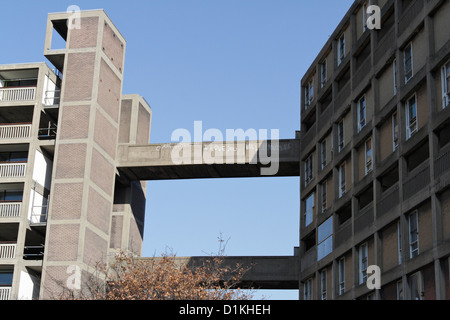 Park Hill Flats à Sheffield, classé par English Heritage ReDevelopment par Urban Splash, I Love You Bridge Will You Marry me bâtiment classé grade II* Banque D'Images