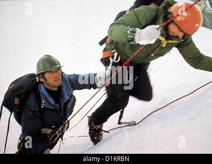 Im Auftrag Des Drachen Sanction Eiger, Clint Eastwood als die gruppe zur Bergbesteigung aufbricht, weiß' Jonathan (Clint Banque D'Images