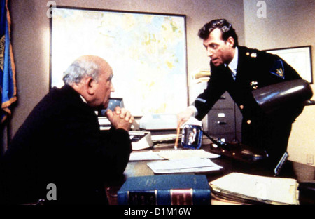 Schmutziger Paranasal Cops Robbers Ed Asner, Ray Sharkey Jake Quinn (Ed Asner,l) laesst Clementes (Ray Sharkey) unter Druck setzen Banque D'Images